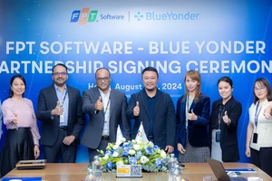 Đại diện FPT Software và Blue Yonder tại lễ ký kết