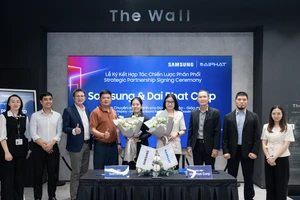 Đại diện Samsung và Đại Phát tại lễ ký kết hợp tác