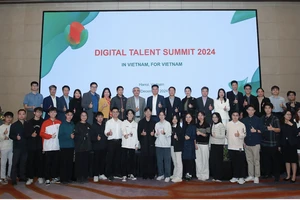 Huawei Việt Nam vinh danh các sinh viên xuất sắc tham gia chương trình Hạt giống cho Tương lai và cuộc thi ICT Competition