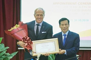 Huyền thoại golf thế giới làm Đại sứ Du lịch Việt Nam
