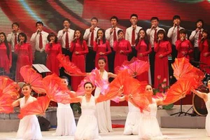 Nghệ sĩ Nhà hát Ca múa nhạc Việt Nam luyện tập nhiều bài hát Triều Tiên