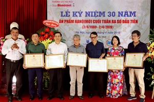 Kỷ niệm 30 năm ngày ấn phẩm Hà Nội mới cuối tuần ra số đầu tiên