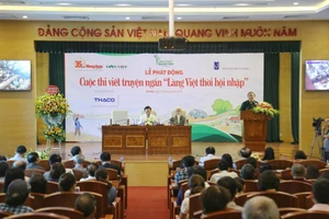 Nhiều nhà văn Việt rung cảm lớn với “bèo tấm, hoa dâu“
