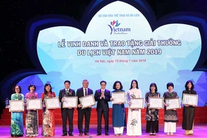 Trao tặng 100 Giải thưởng Du lịch Việt Nam 2019 