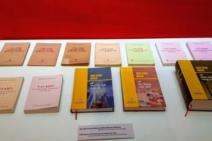 Trưng bày chuyên đề "Tự hào 90 năm Đảng Cộng sản Việt Nam - Một chặng đường vẻ vang"