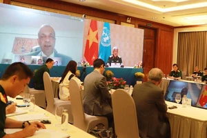 Thượng tướng Nguyễn Chí Vịnh, Thứ trưởng Bộ Quốc phòng cùng Phó Tổng thư ký Liên hiệp quốc Atul Khare đã hội đàm trực tuyến 