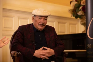 Nhạc sĩ Trần Tiến hát “Không gục ngã” sau tin đồn qua đời vì bạo bệnh