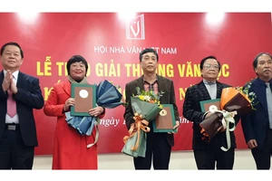 Lễ trao Giải thưởng Hội Nhà văn Việt Nam năm 2021