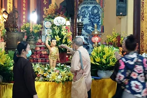 Lễ Phật đản 2022, các chùa, cơ sở tự viện đồng loạt cử 3 hồi chuông