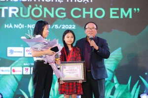 Cô bé 9 tuổi được trao giải Khát vọng Dế Mèn năm 2022