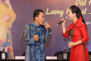 Việt Hoàn cùng Lương Nguyệt Anh hát khúc tự tình