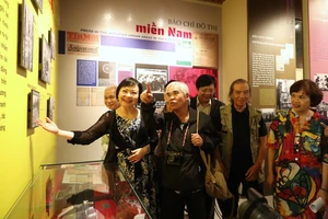 Nick Út và “Em bé Napalm” gặp gỡ sau 50 năm tại Hà Nội