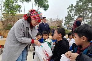 Trẻ em ở Nà Khuông - Cao Bằng có thêm 2 phòng học mới