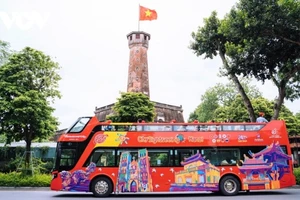 Vận chuyển miễn phí du khách tham quan Hà Nội bằng xe buýt 2 tầng dịp nghỉ lễ 2-9