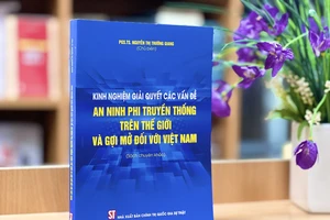 Cuốn sách "Kinh nghiệm giải quyết các vấn đề an ninh phi truyền thống trên thế giới và gợi mở đối với Việt Nam"
