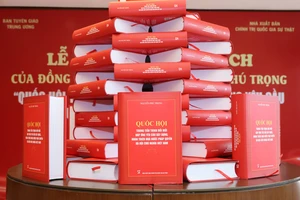 Ra mắt sách của Tổng Bí thư Nguyễn Phú Trọng về tiến trình đổi mới Quốc hội. Ảnh: QUANG PHÚC