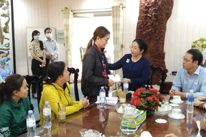 Lãnh đạo TPHCM thăm gia đình nạn nhân tử vong trong vụ cháy ở quận Bình Tân