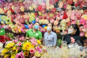 Ra mắt Phố chuyên doanh hoa vải Chợ Lớn