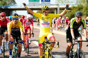 Tay đua Tadej Pogacar vừa giành Áo vàng Tour de France. 