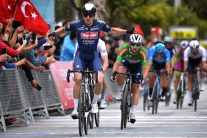 Jasper Philipsen thắng chặng thứ hai liên tiếp tại Tour of Turkey 2021 
