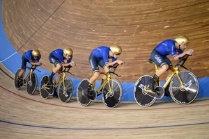 Những chiếc xe sơn vàng giúp tuyển Ý đăng quang Pursuit đồng đội nam tại giải thế giới
