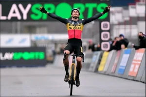 Wout Van Aert chiến thắng Superprestige Heusden-Zolder