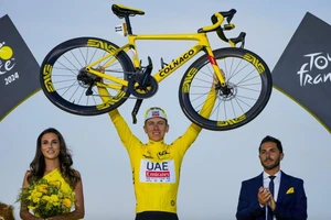 Tadej Pogacar đăng quang Tour de France 2024