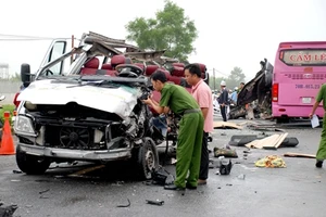 Hai xe khách đối đầu ở Tây Ninh làm 6 người chết: Do chạy lấn tuyến