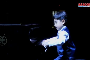 “Thần đồng” piano Evan Lê biểu diễn nhạc Trịnh tại Huế