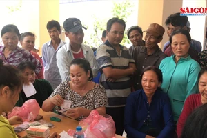 Tặng nhà tình thương, khám sức khỏe, tặng quà người dân huyện Cù Lao Dung