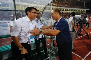 Ông Park đã thắng lần thứ 3 liên tiếp trước đồng nghiệp Tan Cheng Hoe trên sân Mỹ Đình. Ảnh: Minh Hoàng