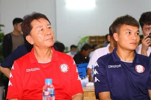 HLV Chung Hae-soung dè dặt khi đánh giá về trận đấu. Ảnh: Anh Trần