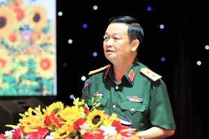 Trung tướng Trần Hoài Trung, Bí thư Đảng ủy, Chính ủy Quân khu 7 tại buổi họp mặt