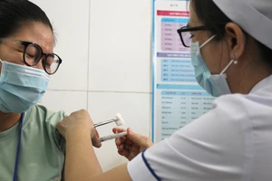 Bắt đầu tiêm thử nghiệm vaccine Covid-19 “made in Vietnam” giai đoạn 2 tại Long An