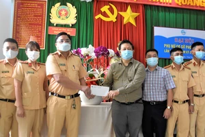TS-BS Phạm Văn Tấn bày tỏ lòng tri ân tới cán bộ chiến sỹ Phòng CSGT Công an tỉnh Bà Rịa - Vũng Tàu đã luôn vì dân phục vụ