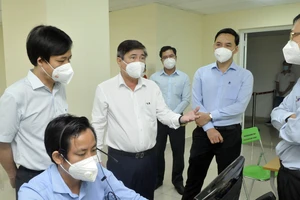 Chủ tịch UBND TPHCM Nguyễn Thành Phong: Tuyệt đối không được chậm trễ vận chuyển bệnh nhân F0