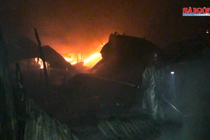 Hà Nội: cháy lớn tại xưởng phế liệu 