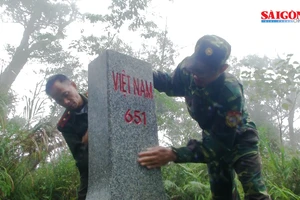 Việt Nam, Lào phối hợp tuần tra song phương bảo vệ biên giới