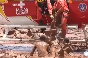 Vỡ đập tại Brazil, hàng nghìn m3 bùn và nước đổ xuống khu dân cư