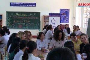 Bà Michelle Obama thăm Trường THPT Cần Giuộc, Long An