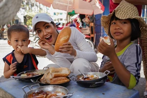 Cùng Hoa hậu H’Hen Niê khám phá các điểm bán bánh mì nổi tiếng tại TPHCM