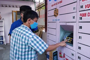 Độc đáo “ATM nhu yếu phẩm” miễn phí cho người dân có hoàn cảnh khó khăn tại TPHCM