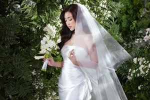Nhà thiết kế Lê Thanh Hòa lần đầu ra mắt bộ sưu tập váy cưới 