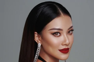 Hình ảnh chính thức của Á hậu Kim Duyên trên trang voting của Miss Universe