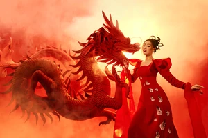 Bộ ảnh Tết Nhâm Dần cùng hình tượng rồng của Hoa hậu Khánh Vân