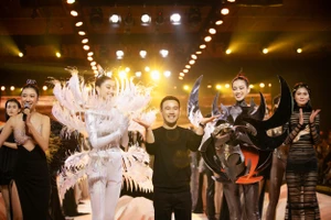 Mãn nhãn show thời trang “Sa Vũ” của Lê Thanh Hoà với những thiết kế thủ công xa xỉ