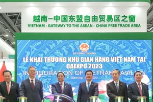 Podcast bản tin trưa 17-9: Mong muốn Việt Nam thành điểm trung chuyển hàng hóa ASEAN-Trung Quốc; Thông xe đường song hành cao tốc TPHCM - Long Thành - Dầu Giây