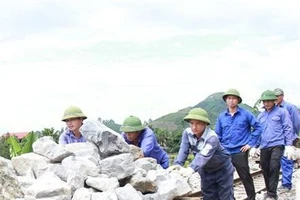 Podcast bản tin trưa 9-10: Một người tử vong khi chinh phục đỉnh Tà Chì Nhù; Thông tuyến đường sắt Hà Nội-Lào Cai sau 2 ngày tạm dừng vì sạt lở