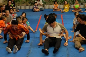 Sinh viên sẻ chia cùng trẻ em kém may mắn ở Mái ấm Kỳ Quang 2