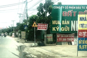 Hàng loạt điểm giao dịch nhà đất trên đường Hà Duy Phiên